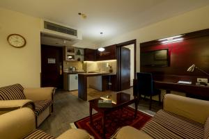 1659589204 Juniorsuite Elyseehotelshiraz Pleasantstay Livingroom