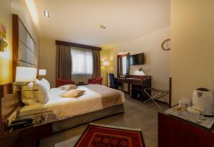 1659592046 Doubledeluxerooms Elyseehotelshiraz Colorful Redesigned