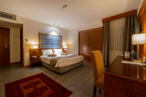 1659593668 Doubledeluxerooms Elyseehotelshiraz Persiancarpet